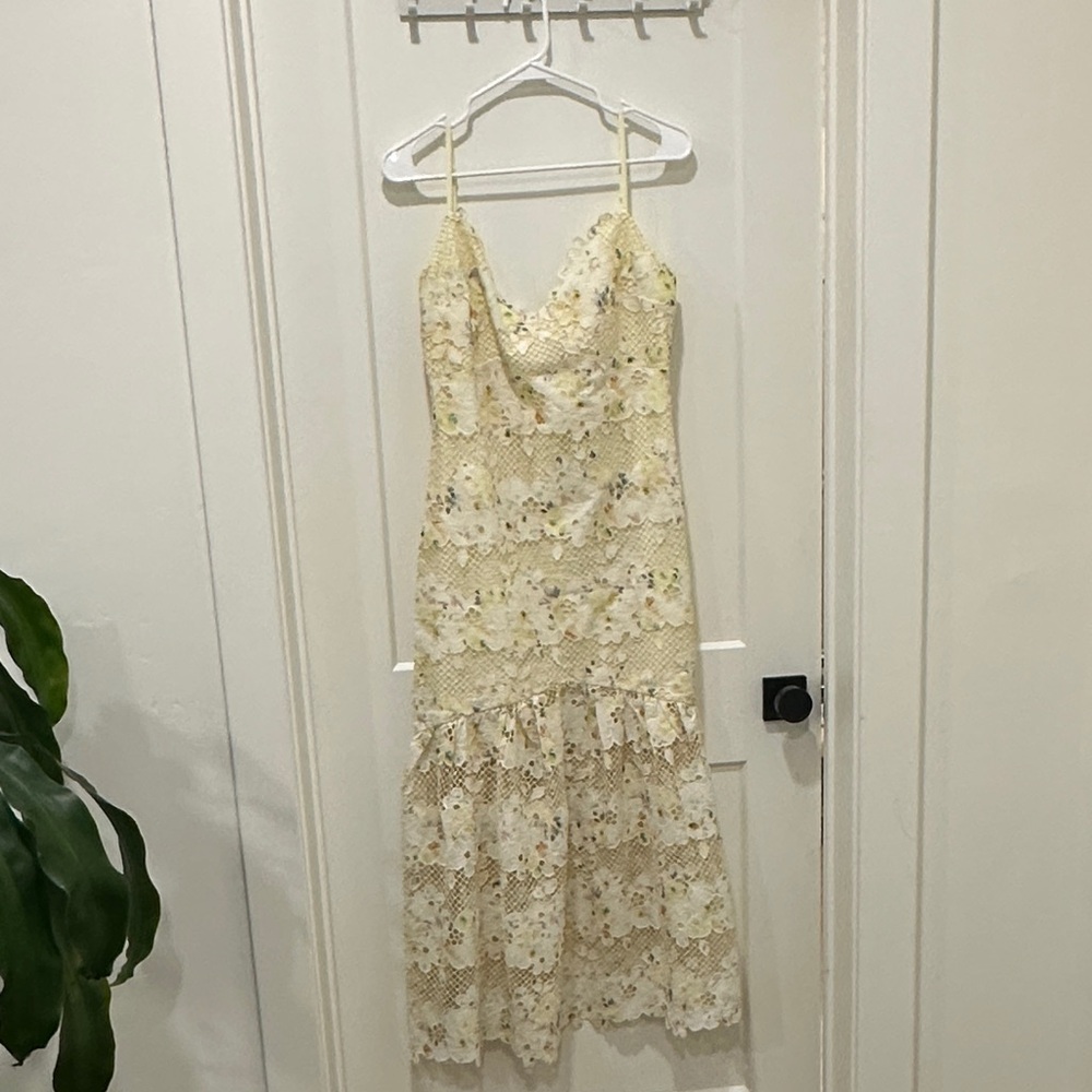 Elegant Floral Lace Midi Dress in Cream